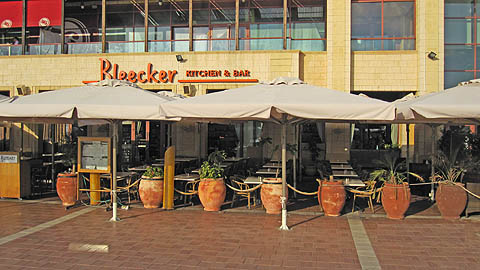   בליקר בר bleeker